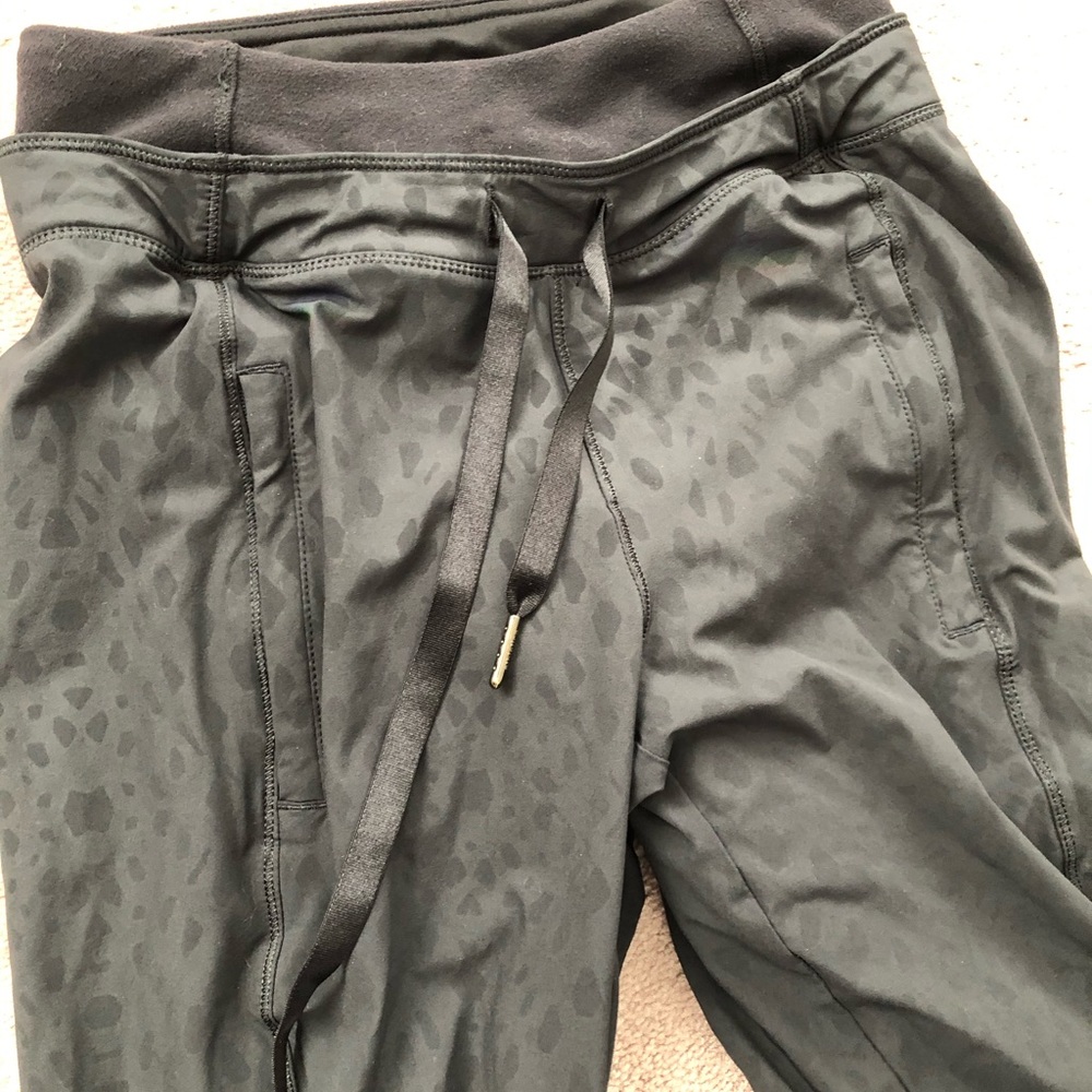 Lululemon Runderful Pants - Picture 4 of 7